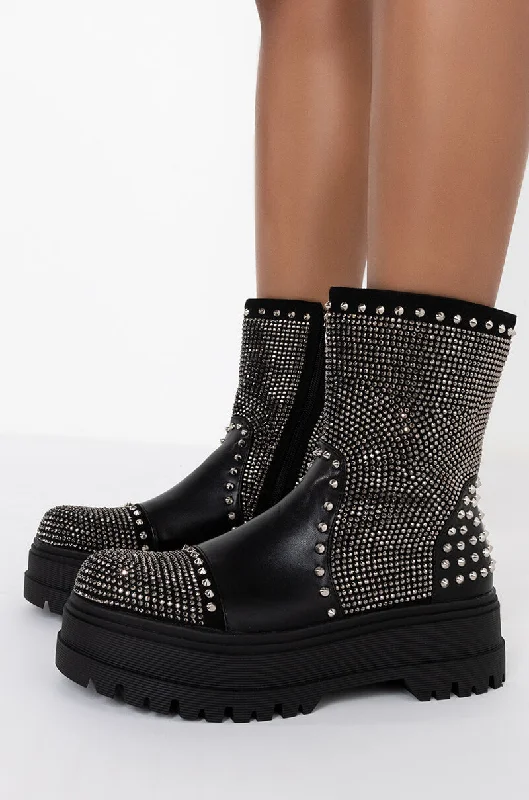 AZALEA WANG WEEKEND MODE FLATFORM BOOT IN BLACK